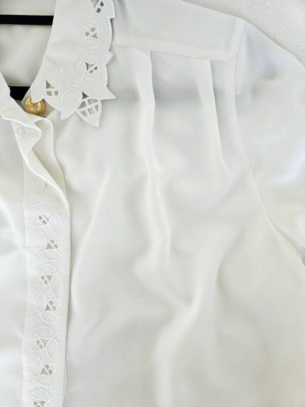 White vintage blouse with lace collar | XL