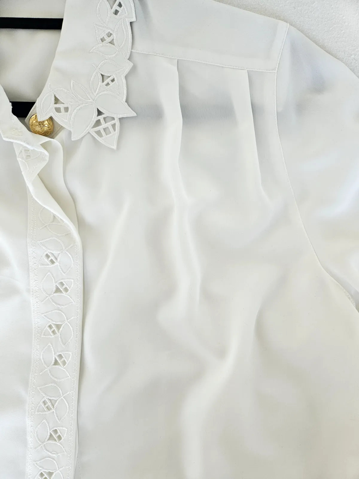 White vintage blouse with lace collar | XL