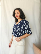 Tess - vintage top met witte bloemen, viscose | M
