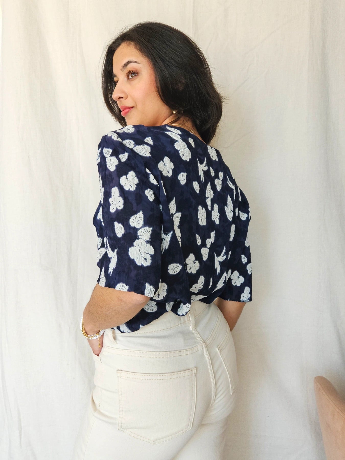 Tess - vintage top met witte bloemen, viscose | M