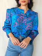 Hanne - blauwe vintage blouse met retroprint | 3XL