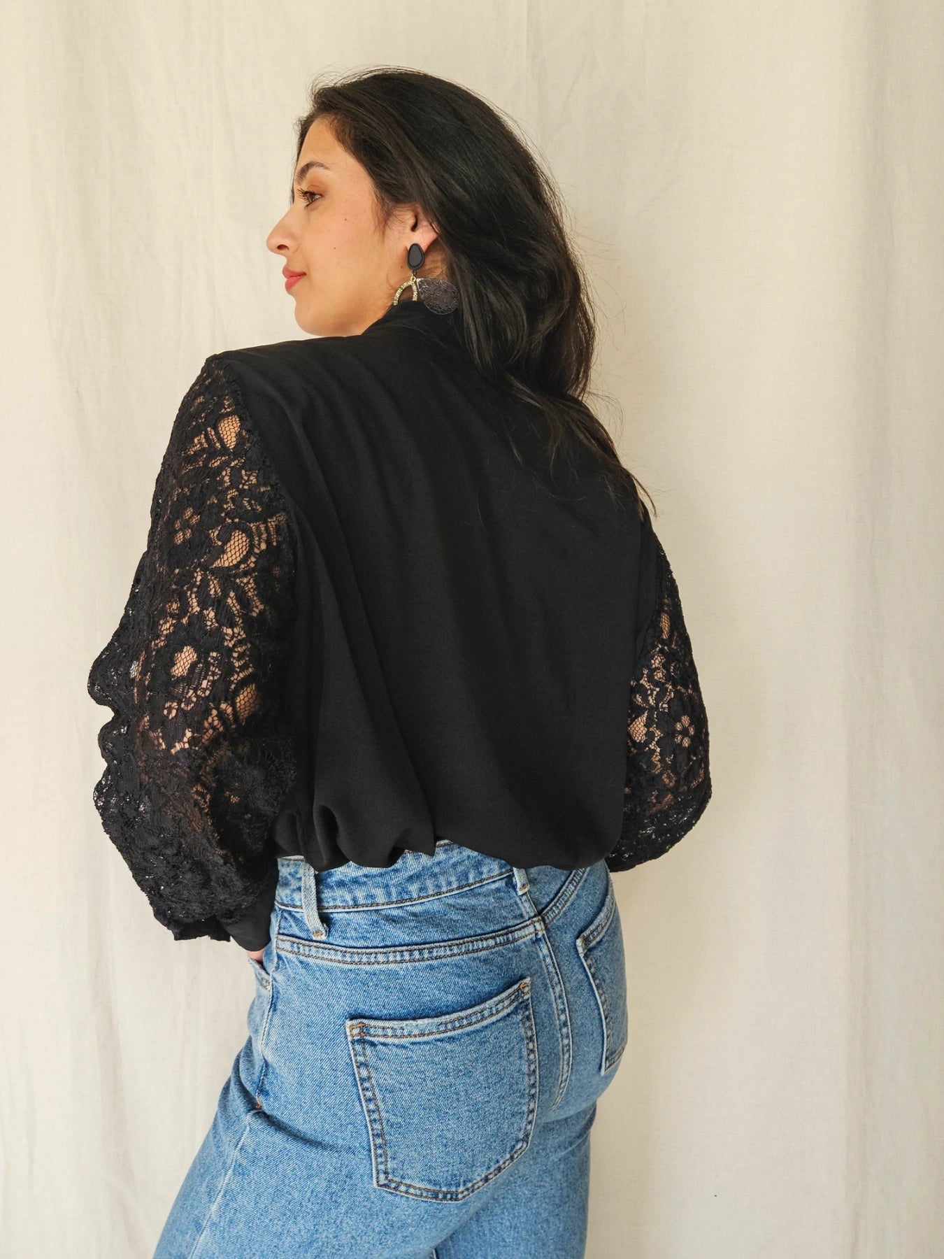 Avi - zwarte vintage blouse met kant | XL