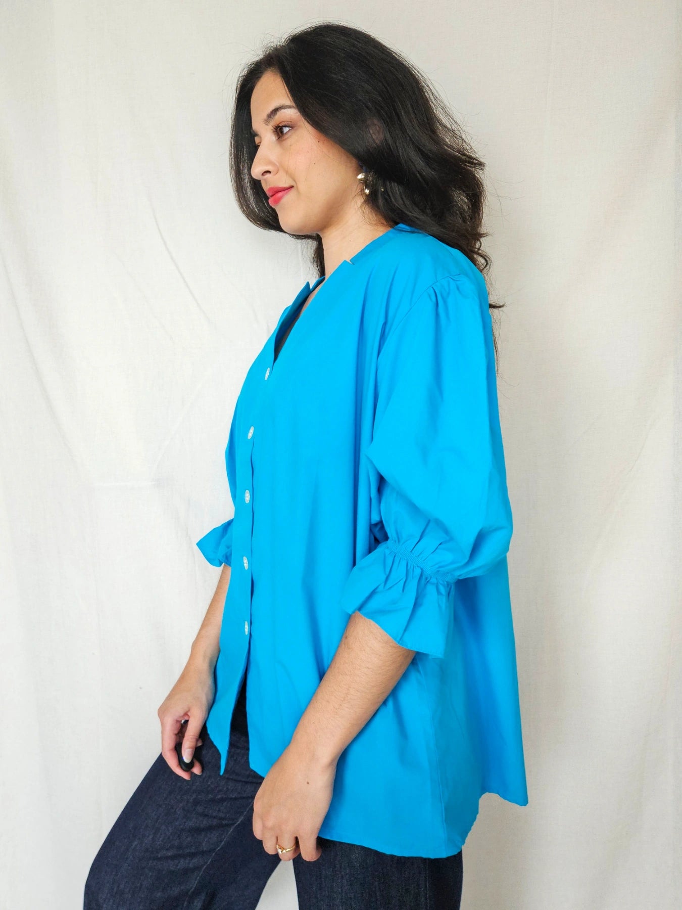Yara - blauwe vintage blouse met ruffles, katoen | XXL