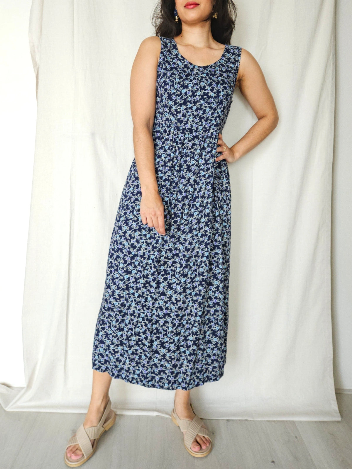 Hila - donkerblauwe mouwloze vintage jurk | M