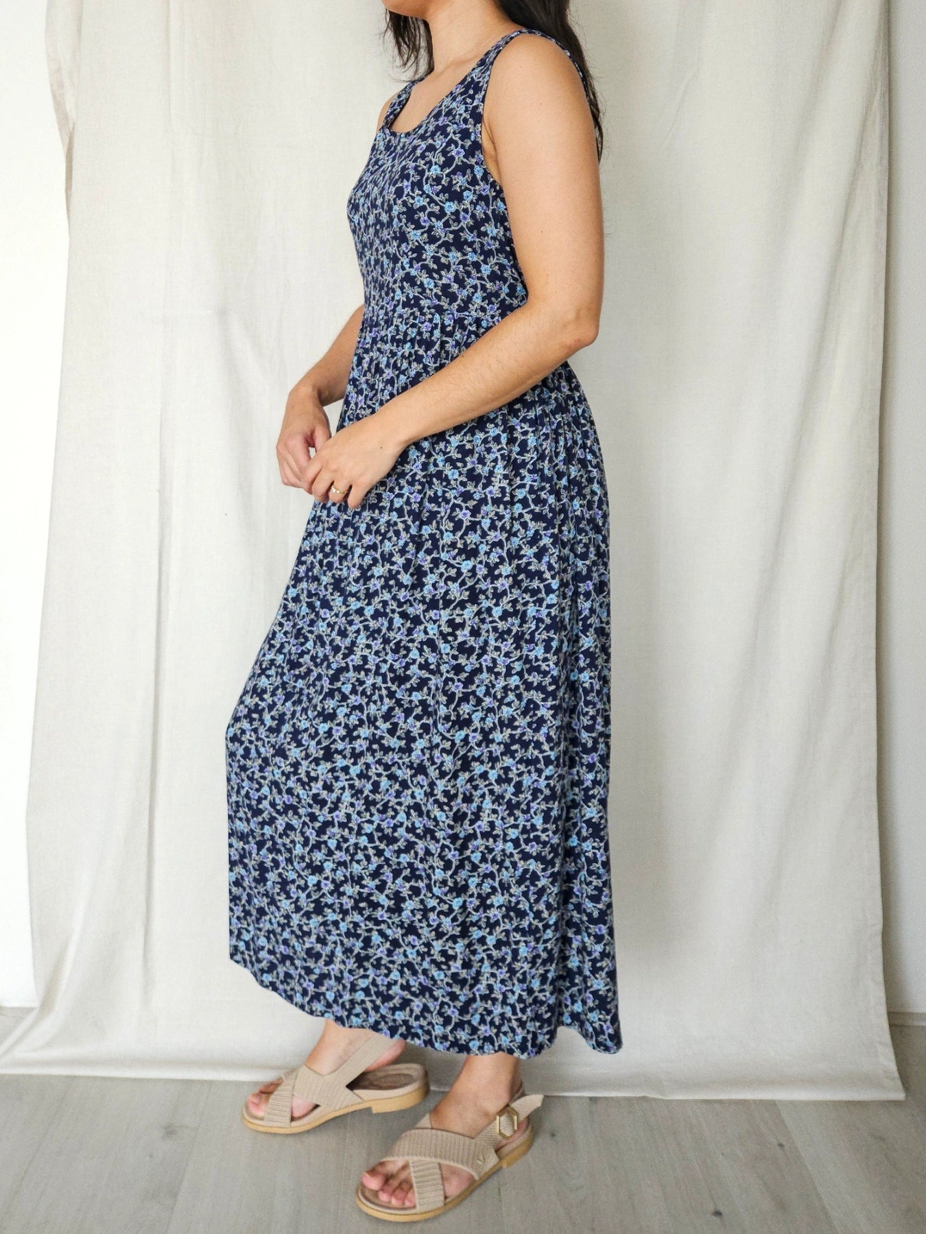 Hila - donkerblauwe mouwloze vintage jurk | M