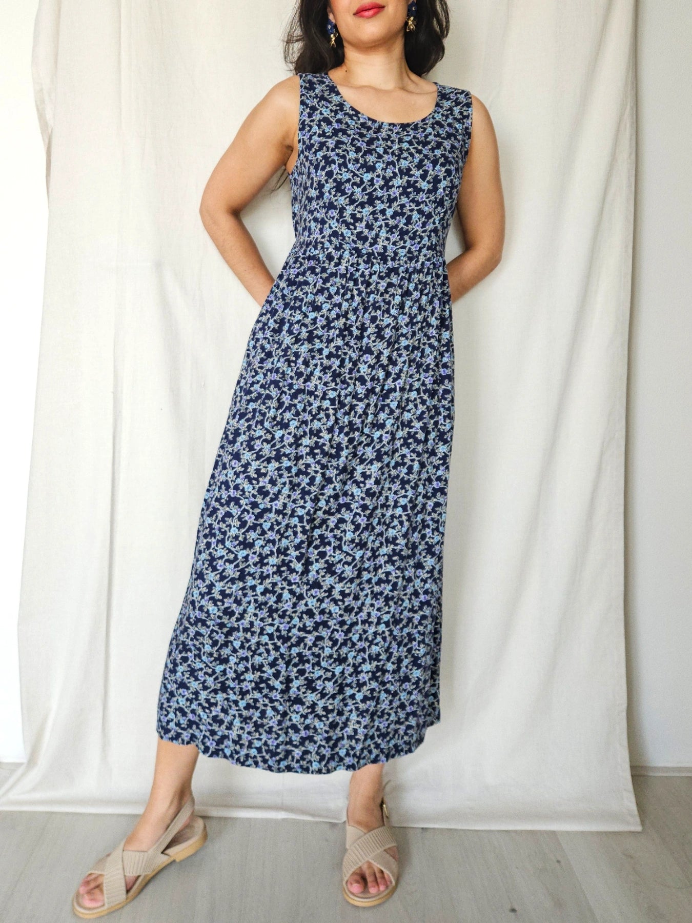 Hila - donkerblauwe mouwloze vintage jurk | M