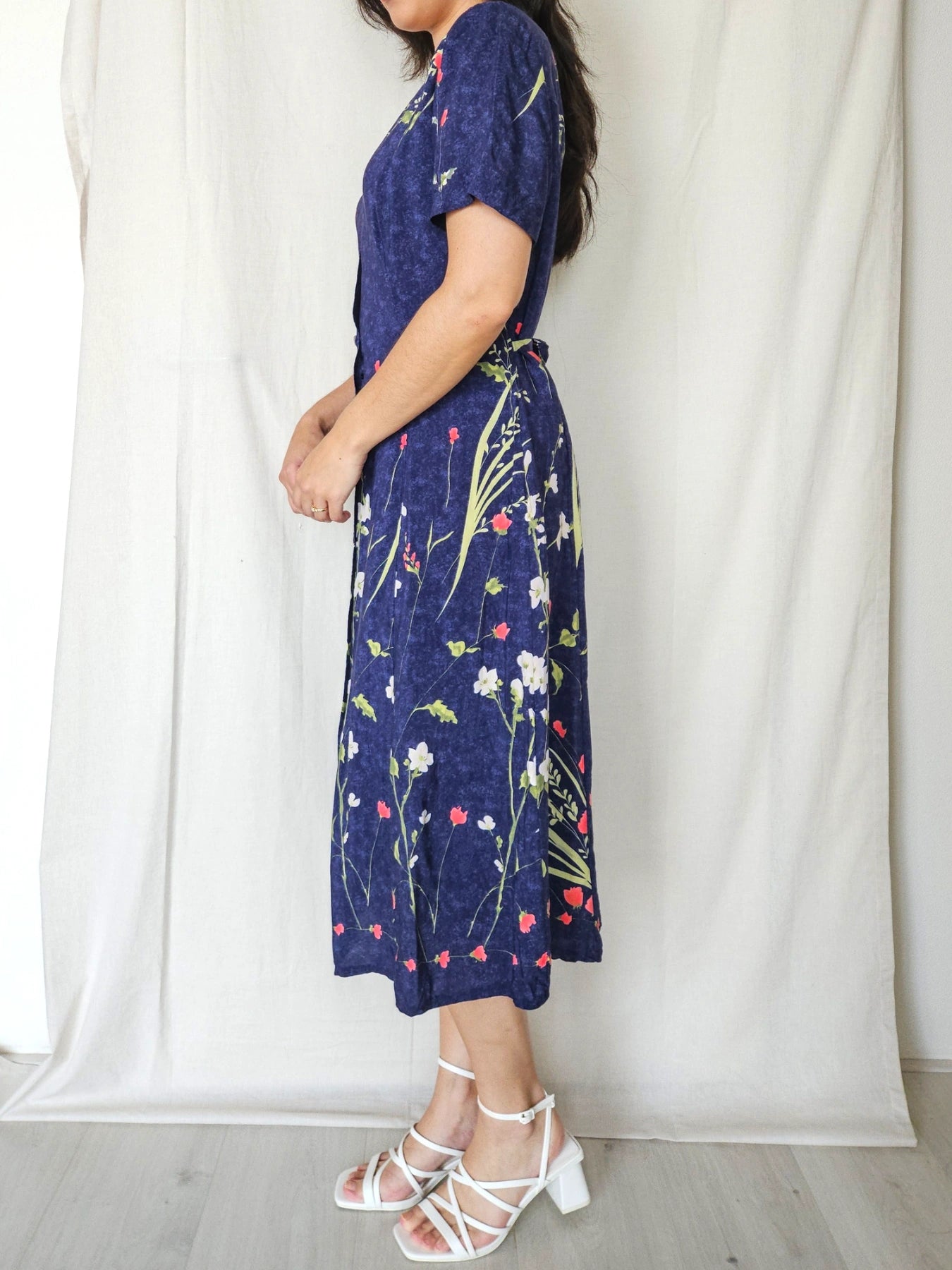 Simone - donkerblauwe vintage jurk met bloemen | M