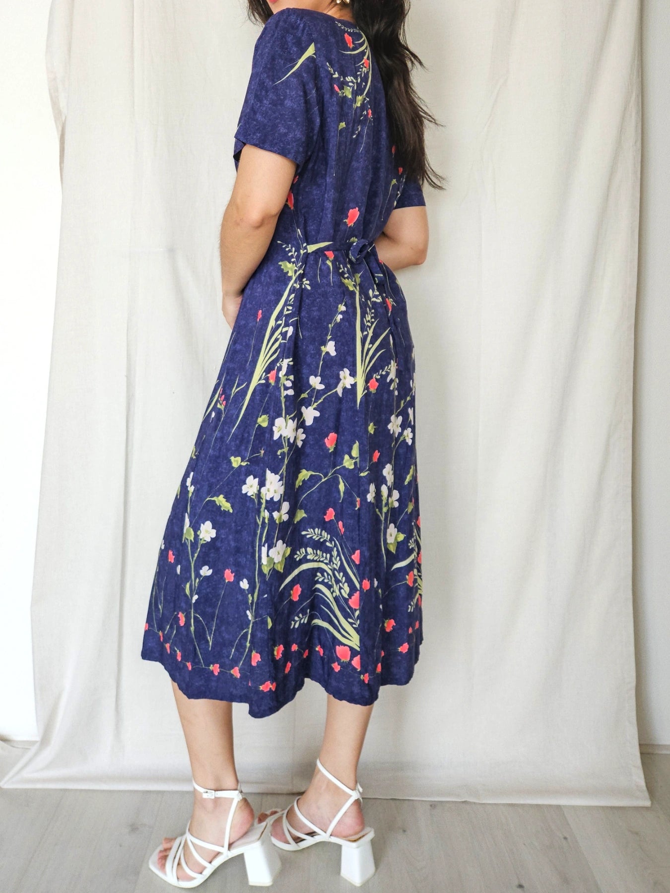 Simone - donkerblauwe vintage jurk met bloemen | M