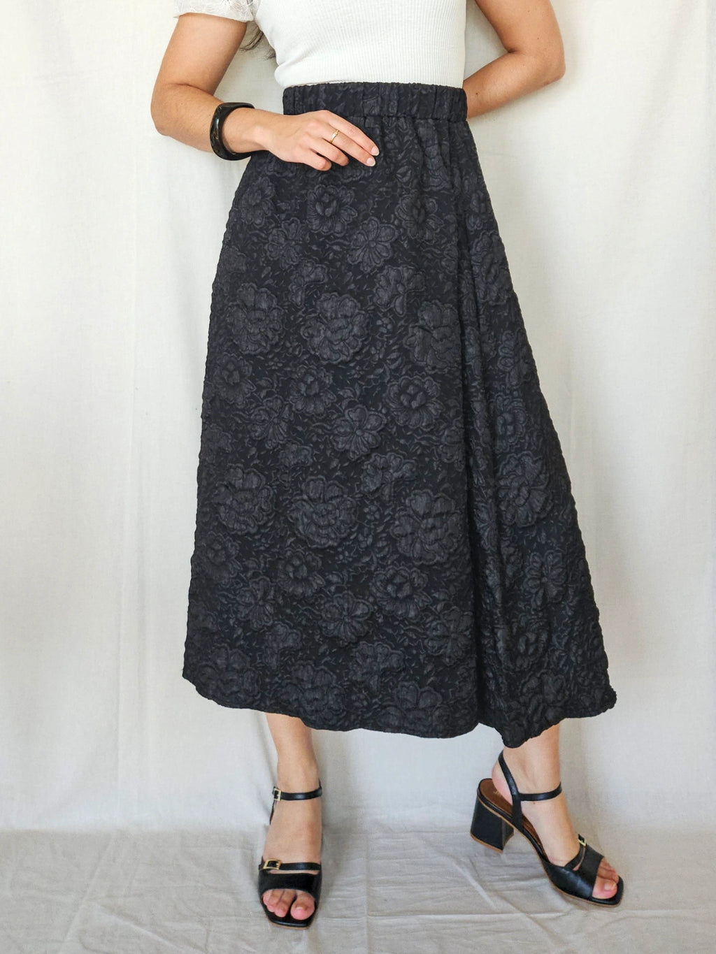 Teodora - zwarte vintage rok met relief | XL