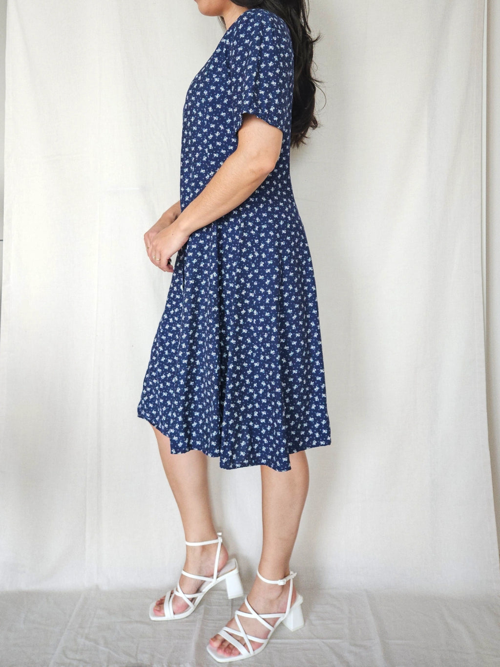 Stella - donkerblauwe vintage jurk met bloemen | L