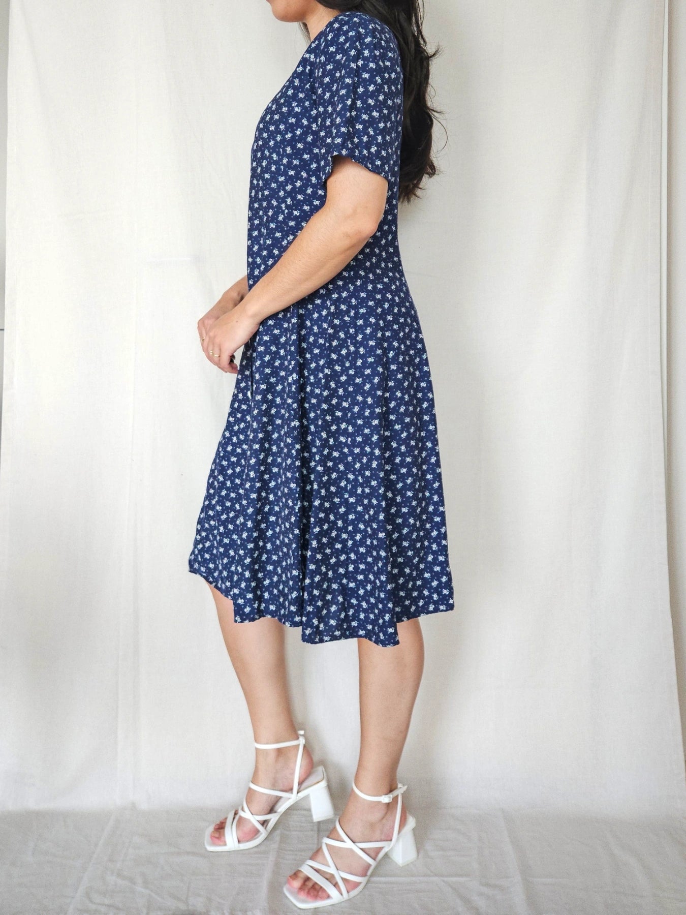 Stella - donkerblauwe vintage jurk met bloemen | L