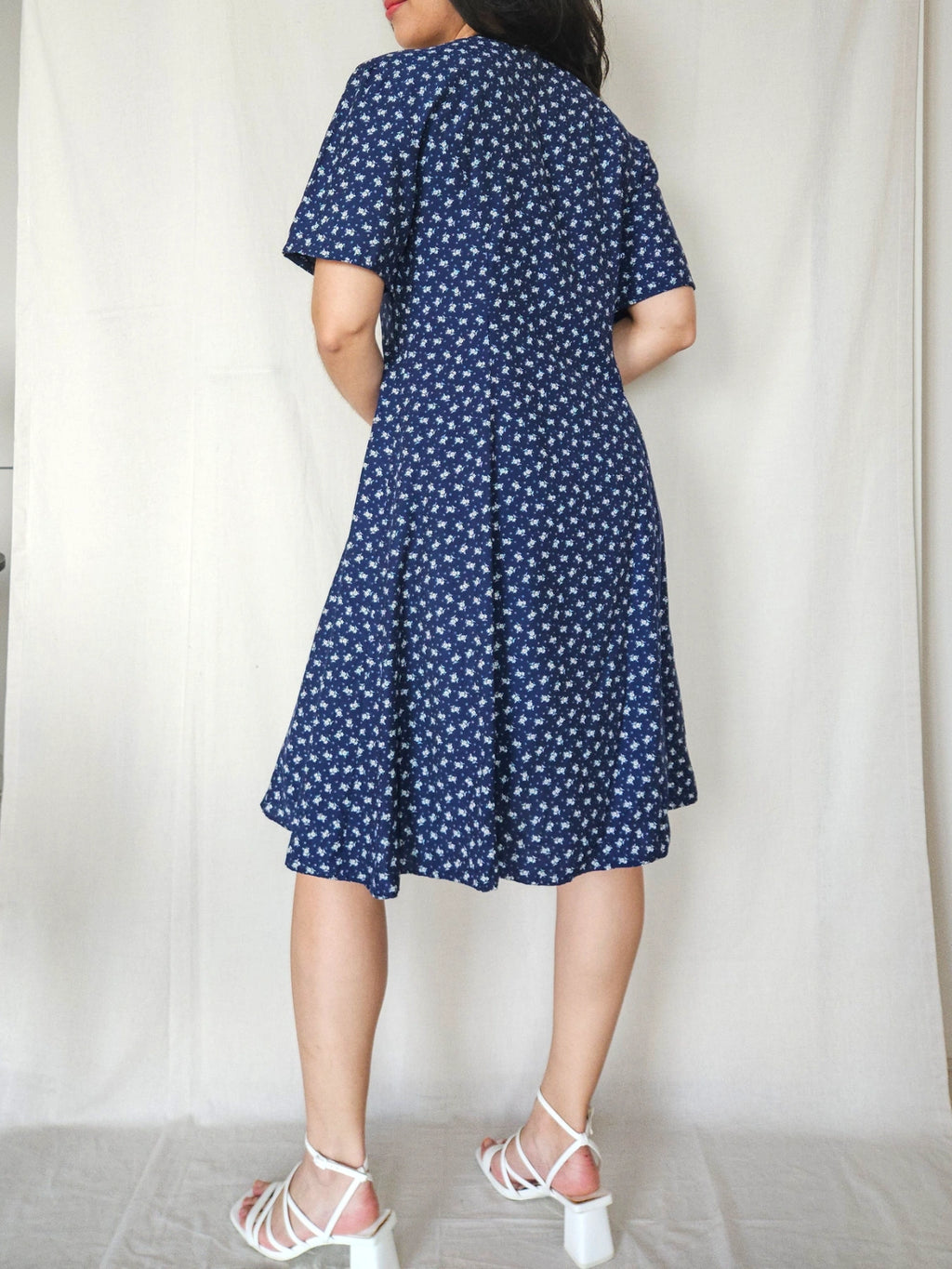 Stella - donkerblauwe vintage jurk met bloemen | L