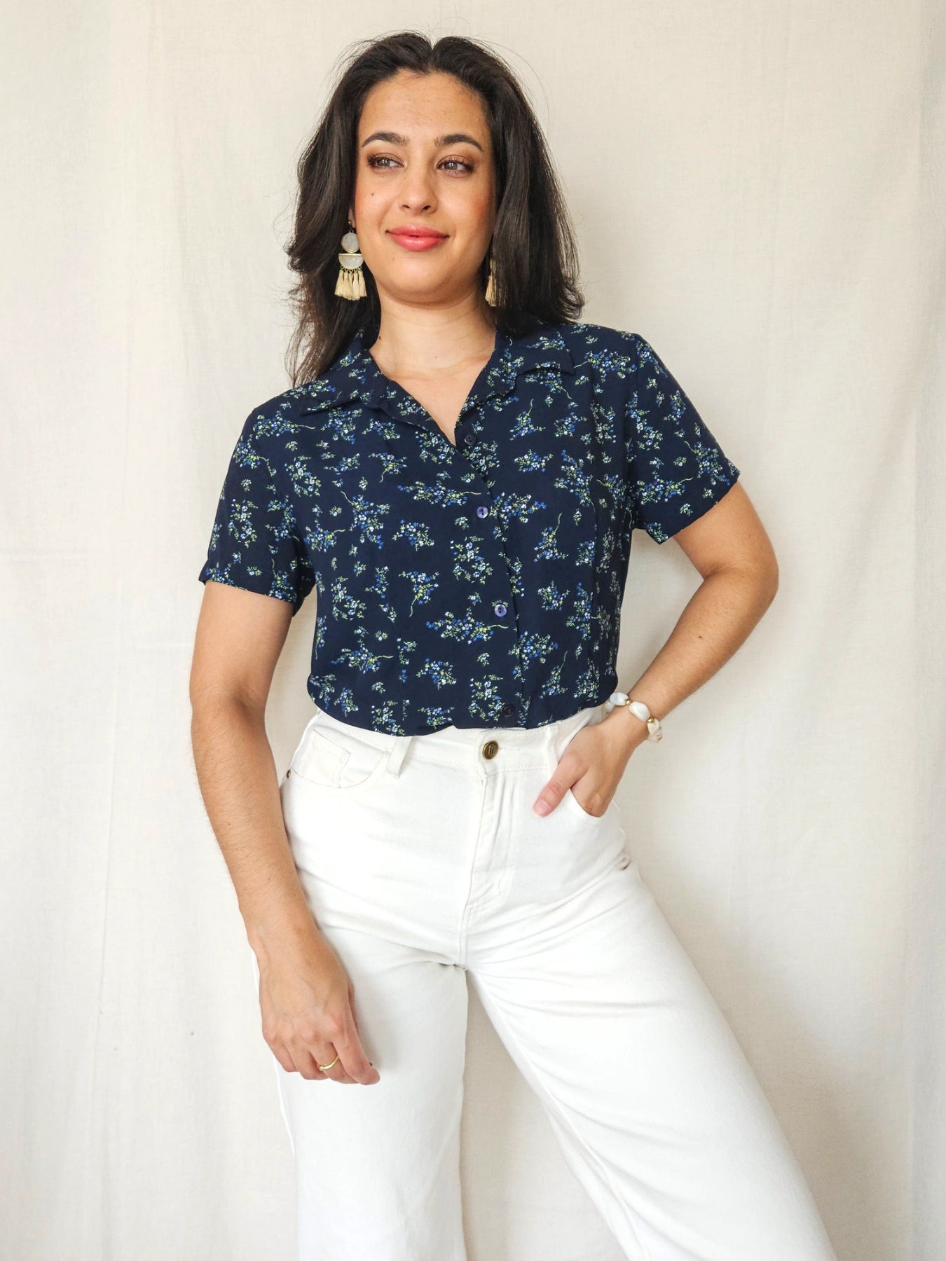 Salome - donkerblauwe vintage blouse met korte mouw | M
