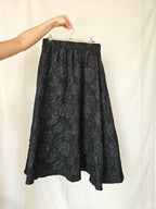 Teodora - zwarte vintage rok met relief | XL