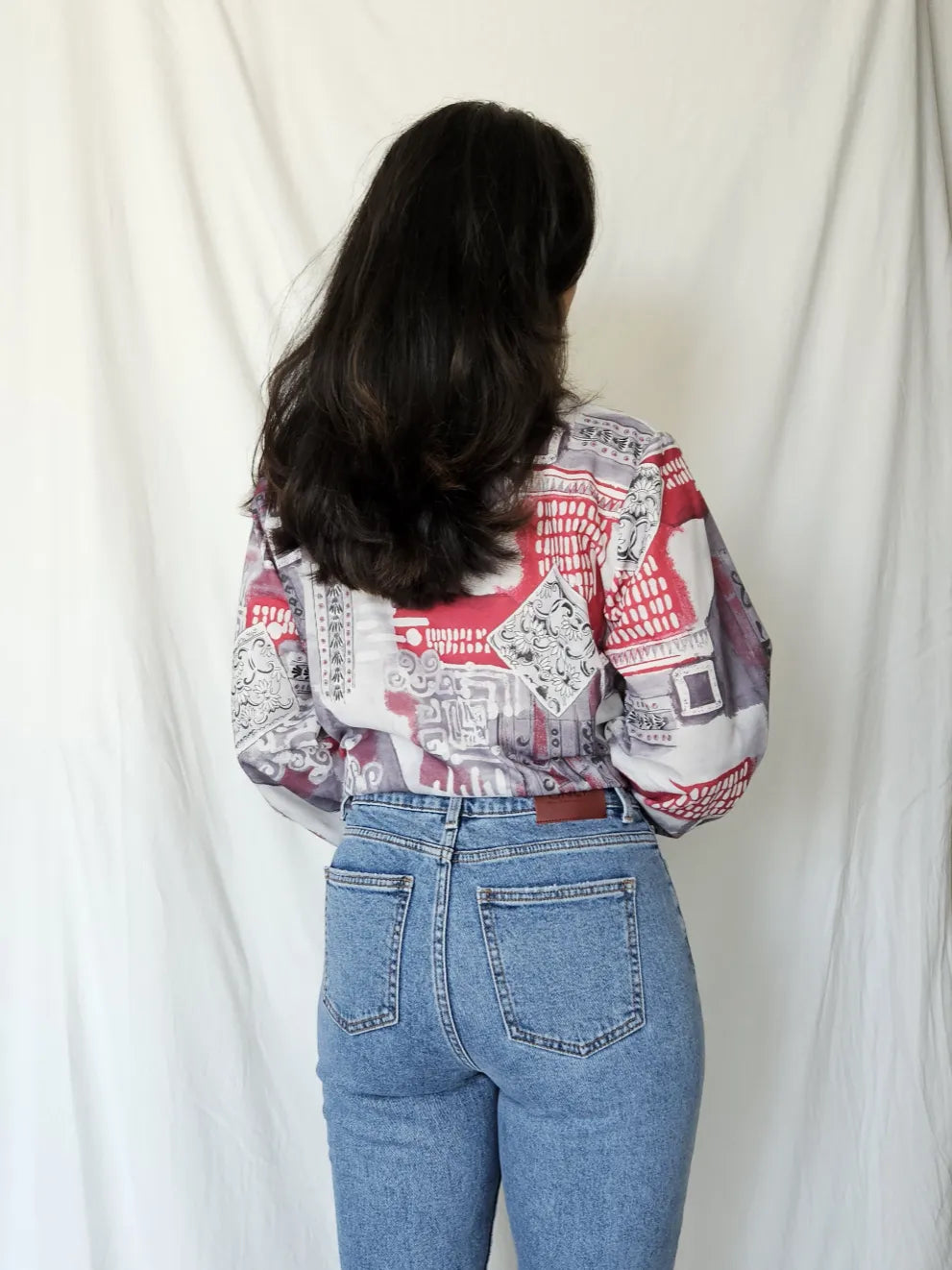 Vintage blouse with gray and red print | L