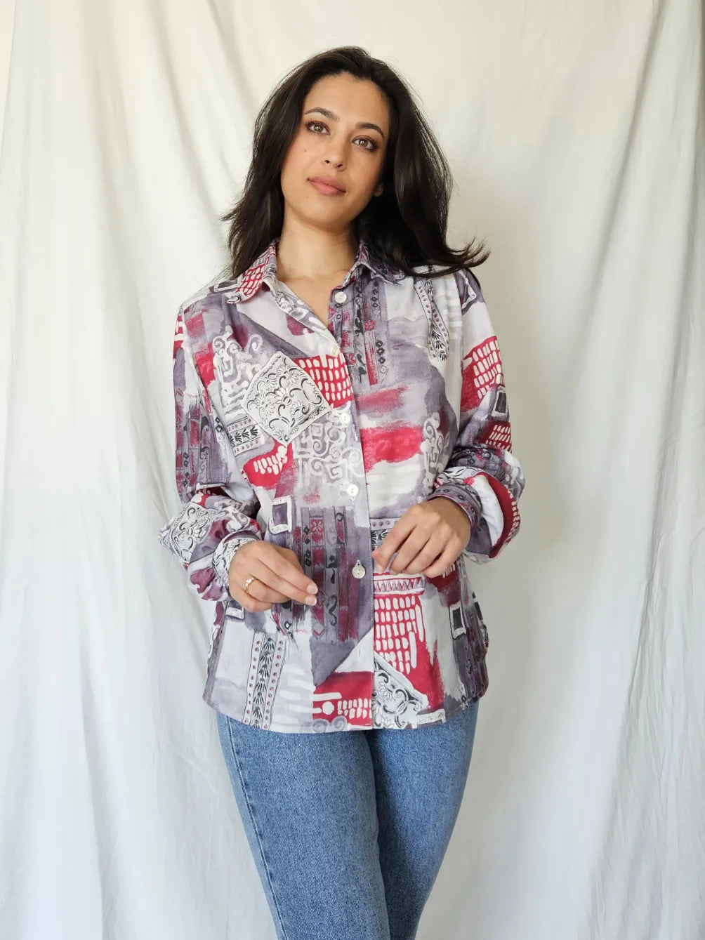 Vintage blouse with gray and red print | L