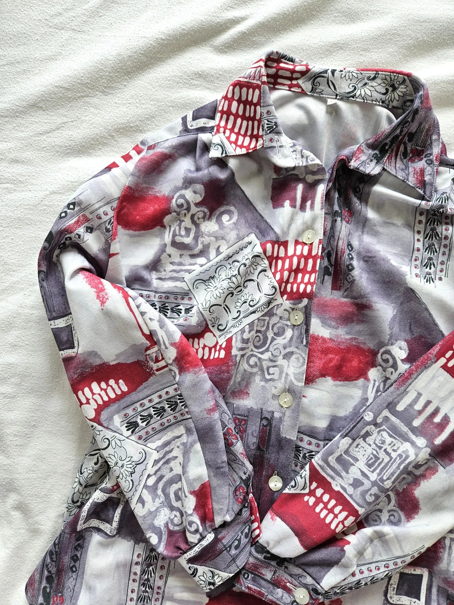 Vintage blouse with gray and red print | L