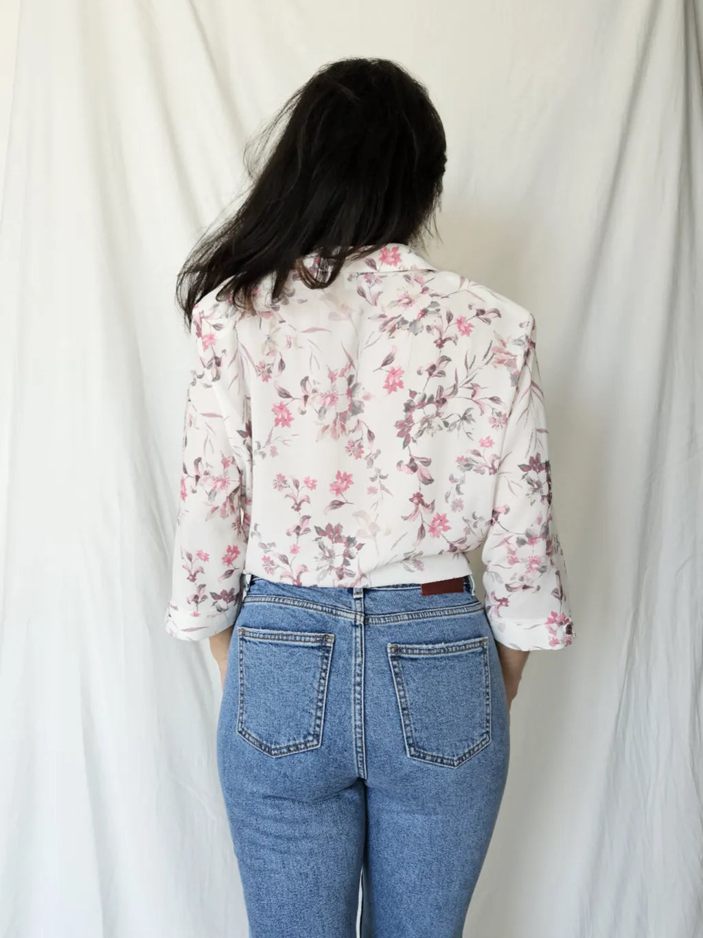 White vintage blouse with flowers | XL