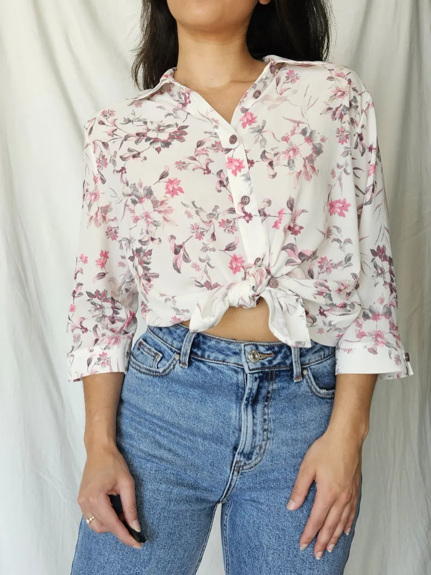 White vintage blouse with flowers | XL