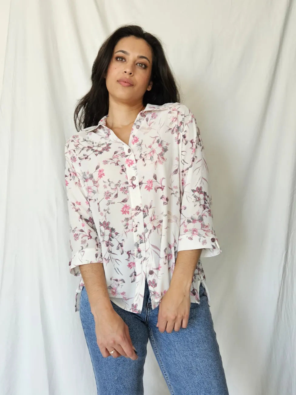 White vintage blouse with flowers | XL