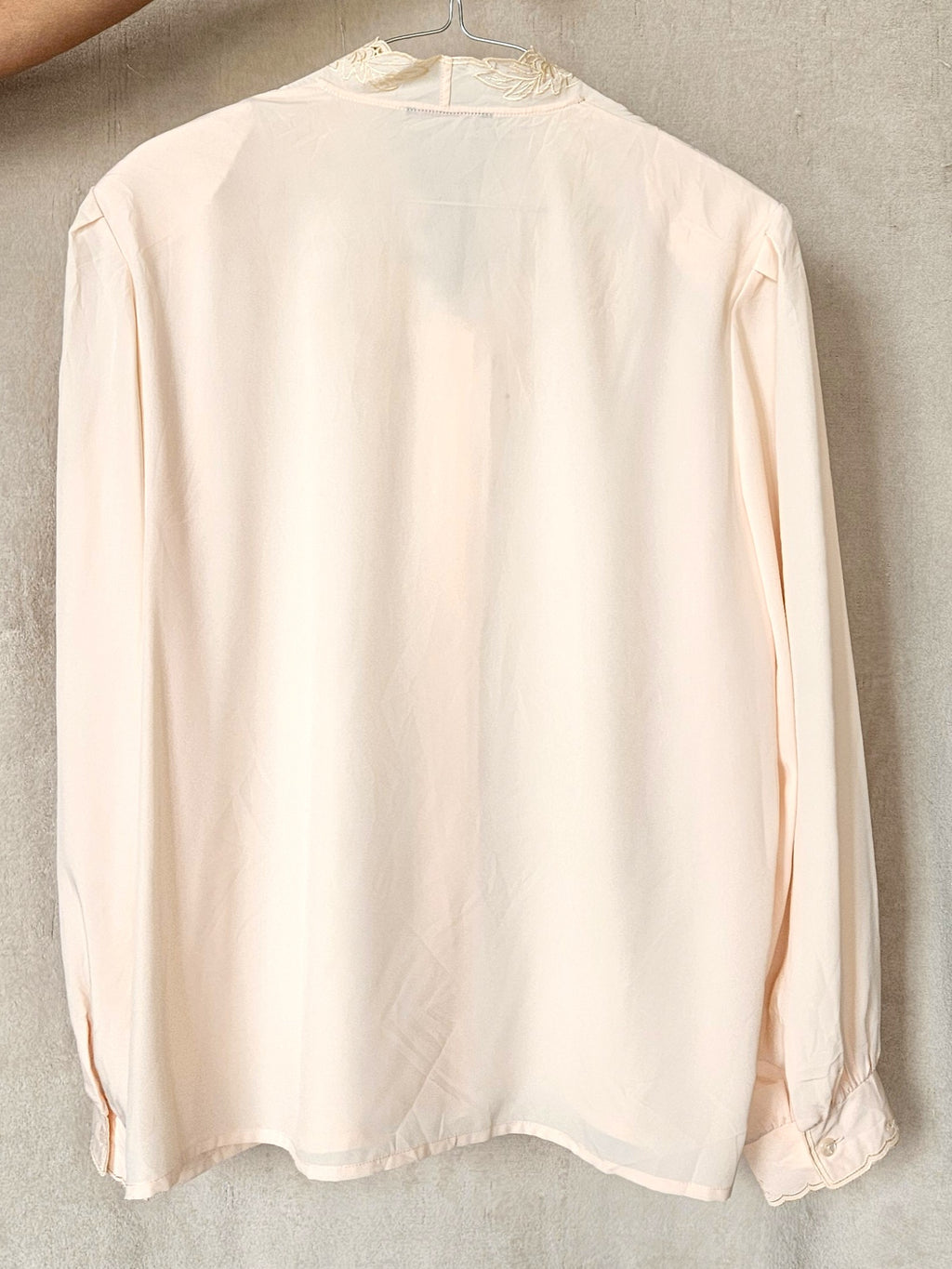 Pastel orange vintage blouse with lace embellishments | XL