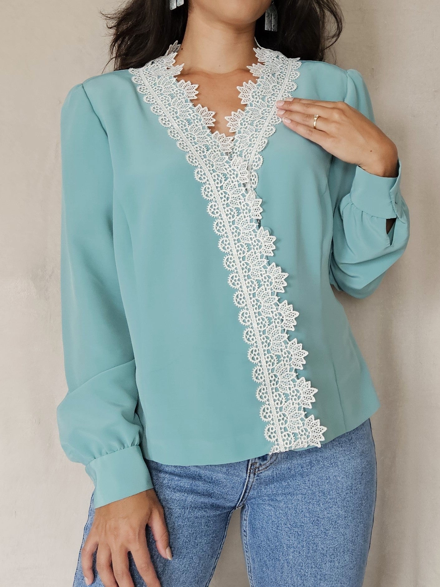 Handmade azure blue vintage blouse with white lace | L