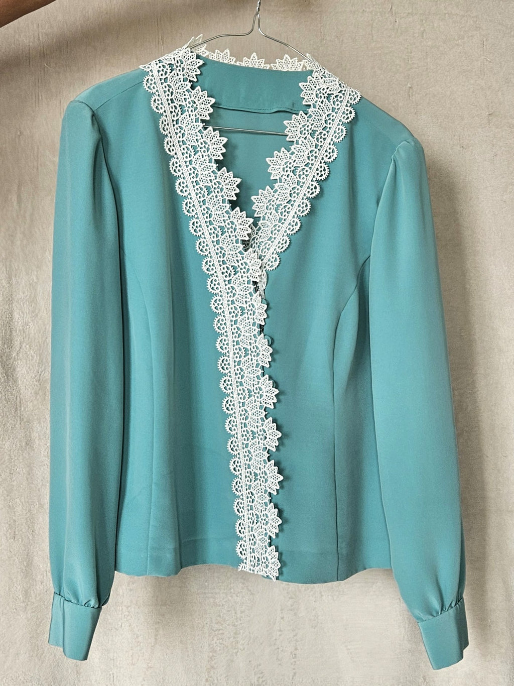 Handmade azure blue vintage blouse with white lace | L
