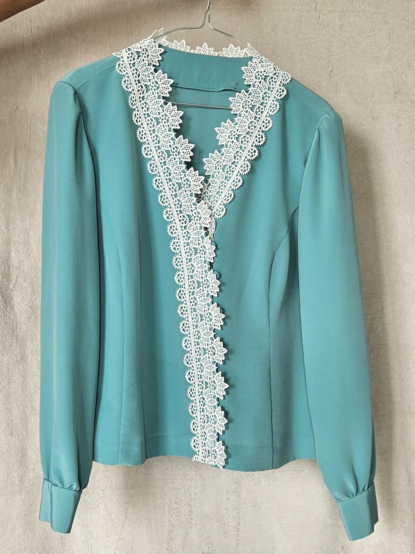 Handmade azure blue vintage blouse with white lace | L