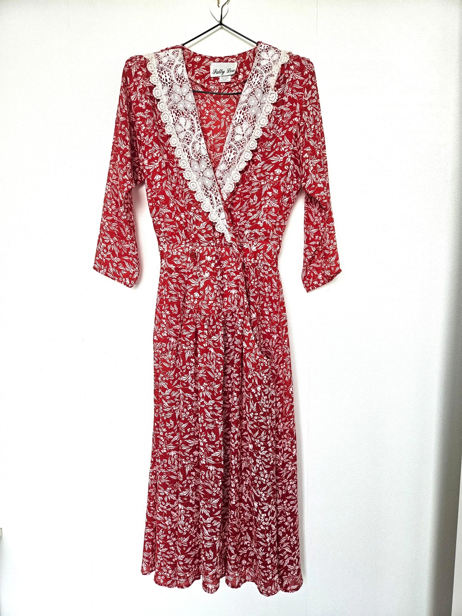 Rode vintage overslag jurk met kant | XS