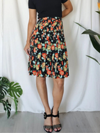 Short black vintage skirt with flowers | L