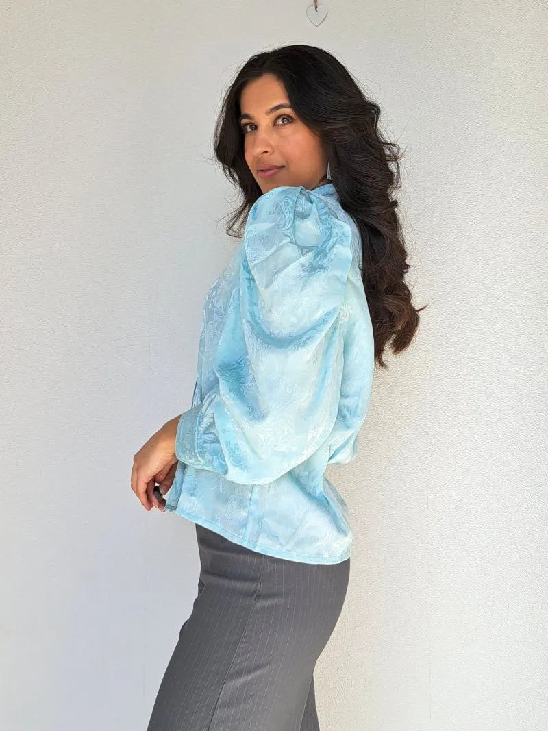 Pearl - lichtblauwe vintage blouse | L