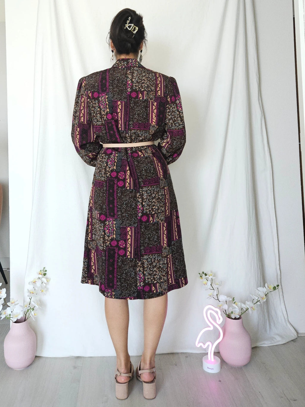 Vintage jurk met rijke patronen en gouden knopen | M/L