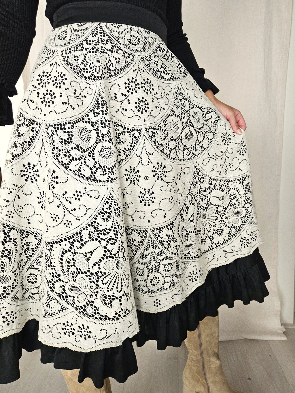 Black button-through vintage skirt with white lace and ruffles | S