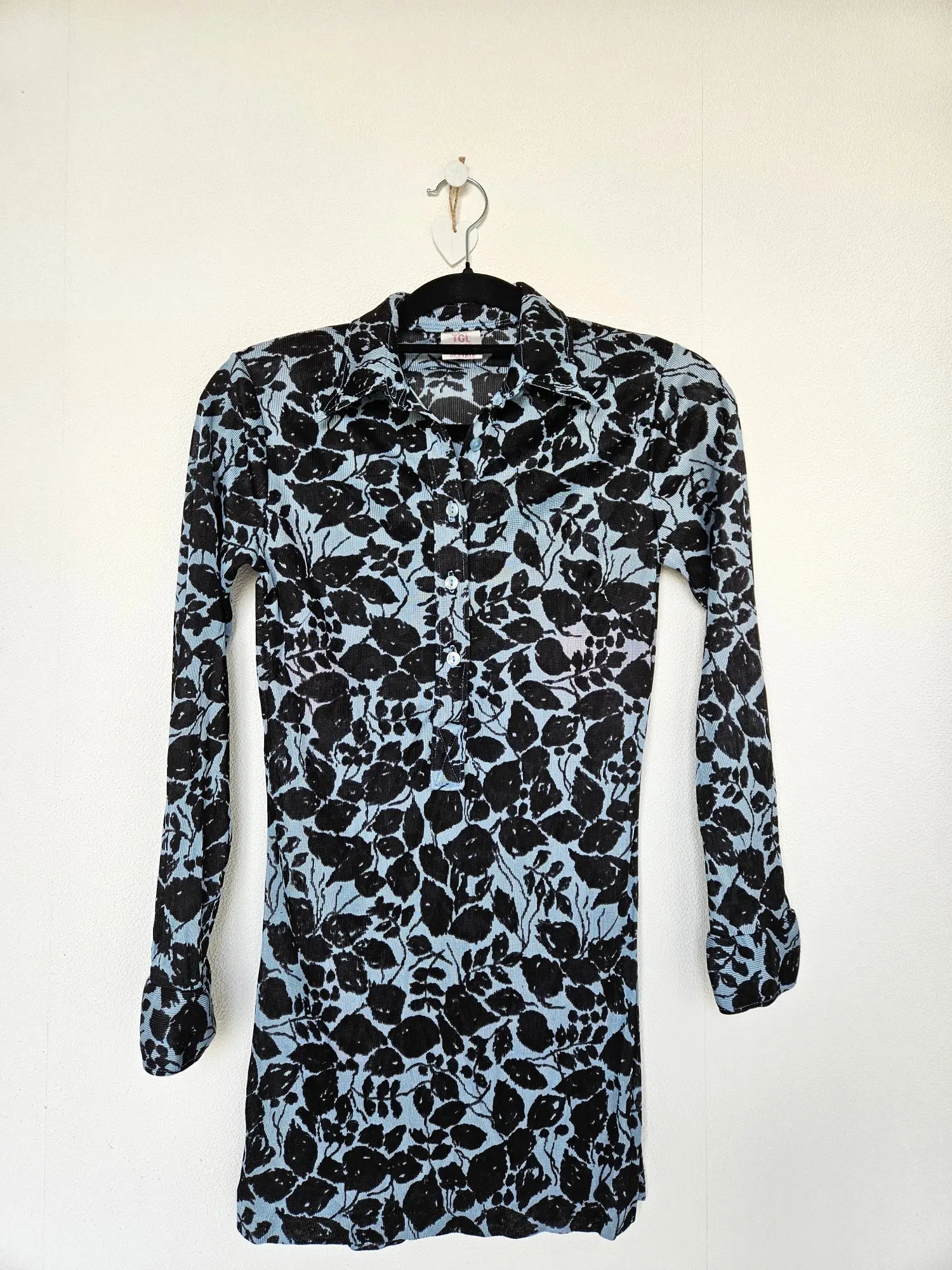 Jaren 70 top lichtblauw met zwarte print | XS