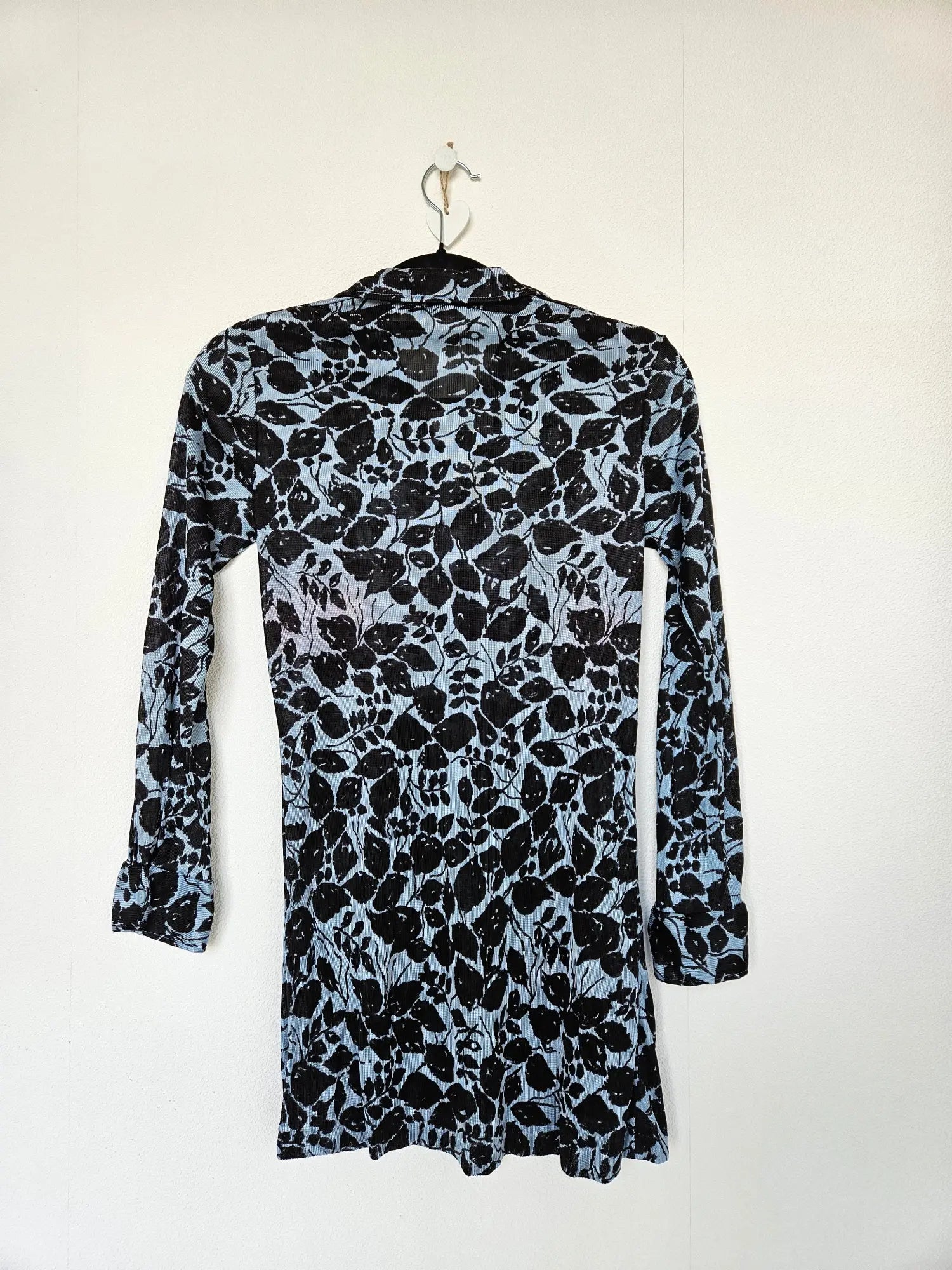 Jaren 70 top lichtblauw met zwarte print | XS