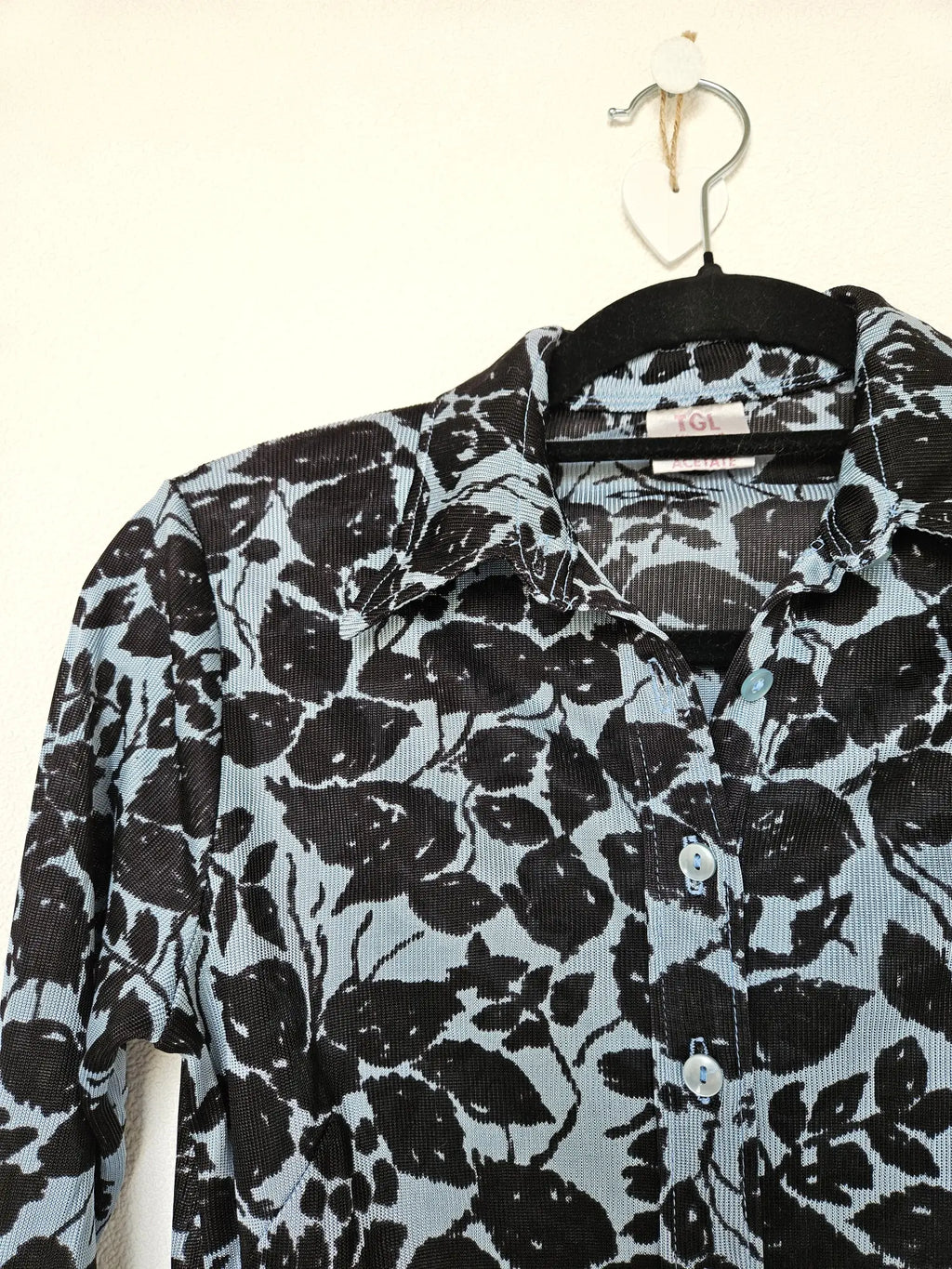 Jaren 70 top lichtblauw met zwarte print | XS