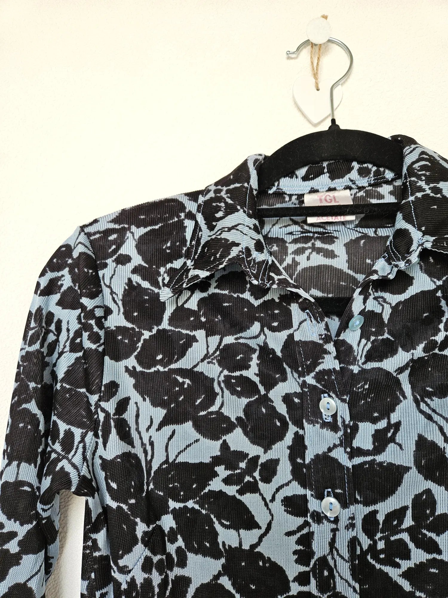 Jaren 70 top lichtblauw met zwarte print | XS