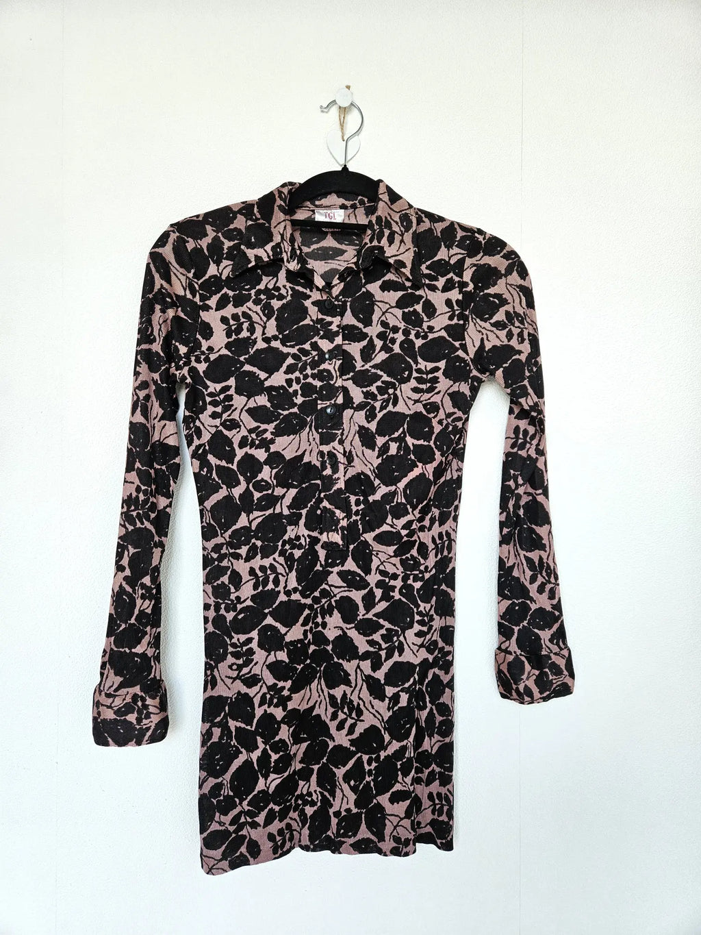 Jaren 70 top lichtroze met zwarte print | XS