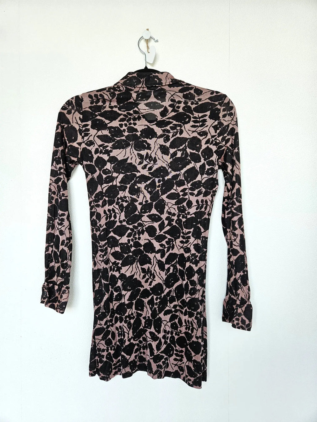Jaren 70 top lichtroze met zwarte print | XS