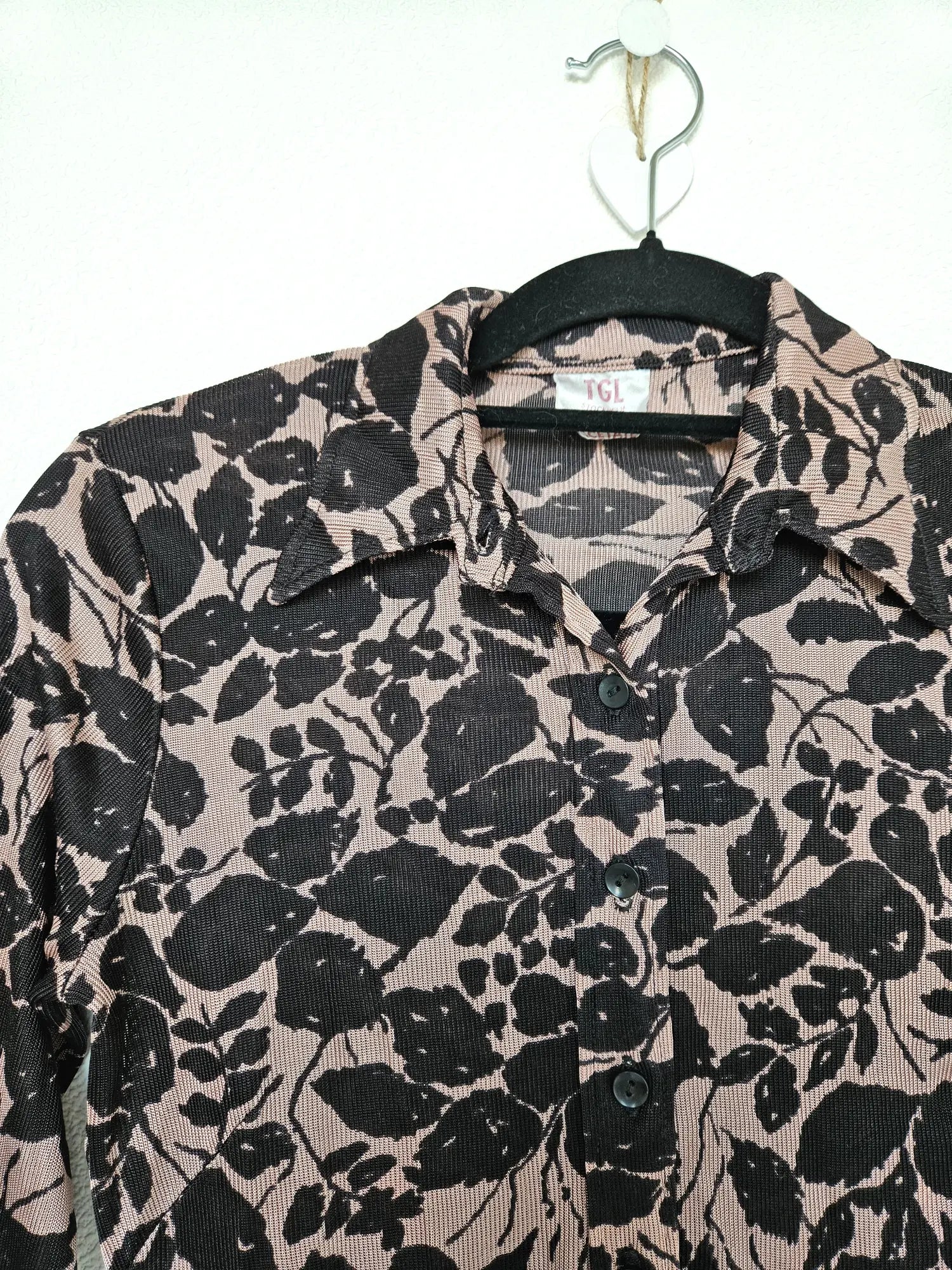 Jaren 70 top lichtroze met zwarte print | XS